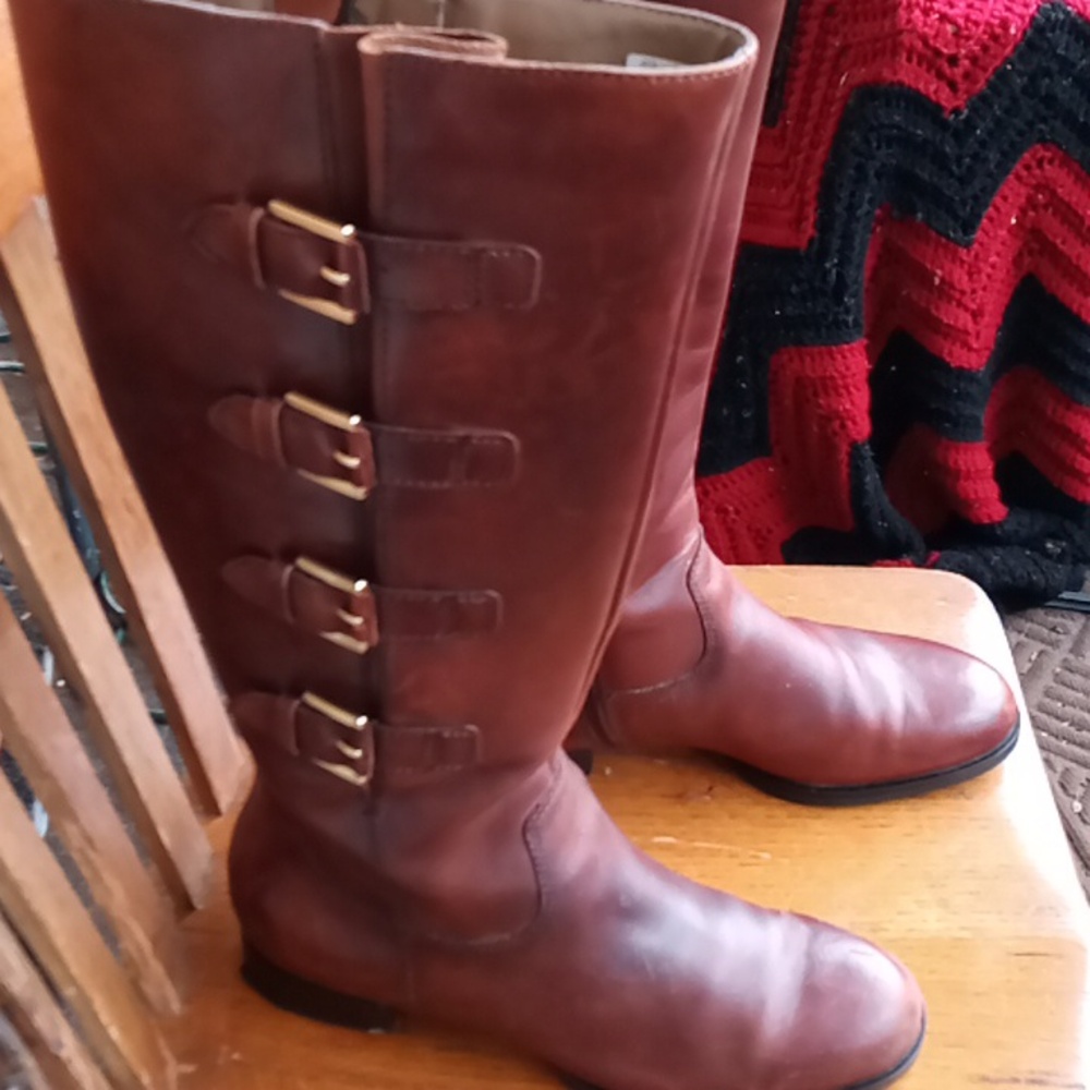Ecco brown leather boots with inside zipper & brass buckles.